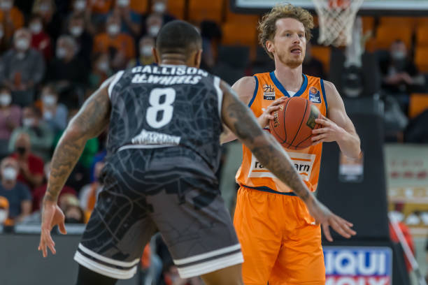 福斯特领衔 福斯特领衔